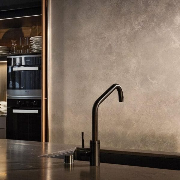 Beton Stuc keukenwand afwerking