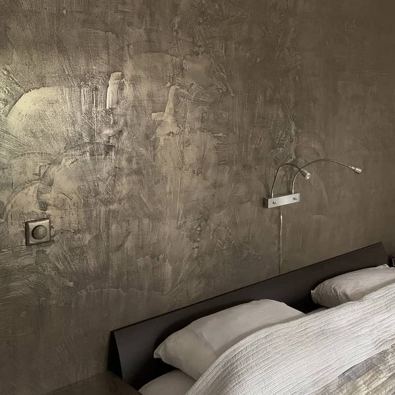 Slaapkamer met Metal Stuc achterwand
